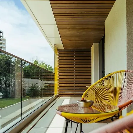 Bond - Astria Apartment *