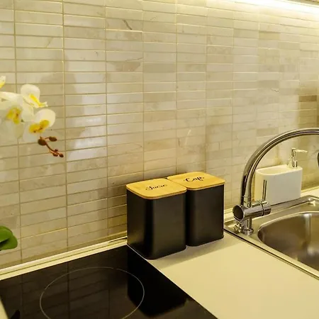 Bond - Astria Apartment